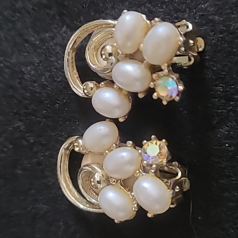 Faux pearl and Rhinestone clip on earrings